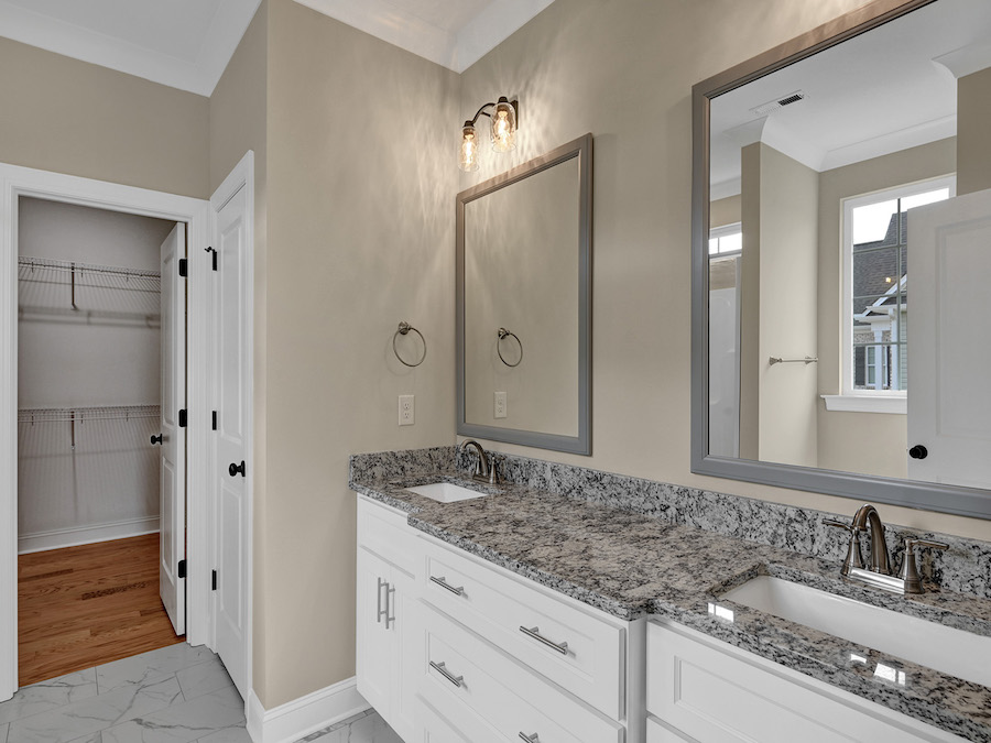 285 Painted Trails, Wynnfall, Lexington, view of primary bath.